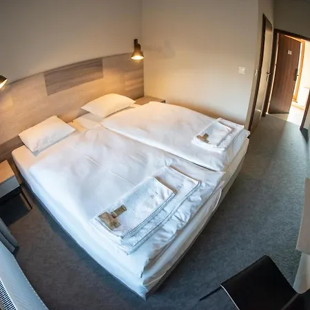 אכסניה Krotoszynska 28 *